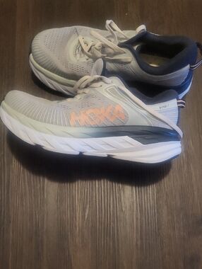 Womens Hoka Bondi Running Shoes in Light Gray with Peach Logo